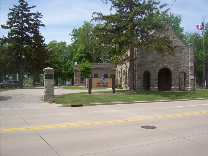 Riverside Cemetery